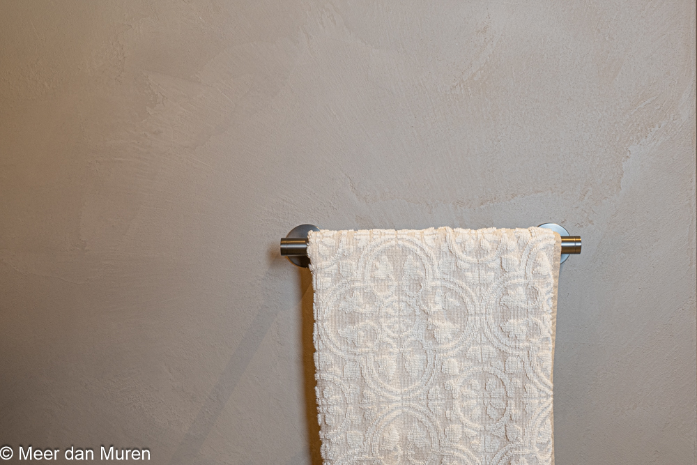 Luxe spa gevoel badkamer basebeton betoncire betonlook