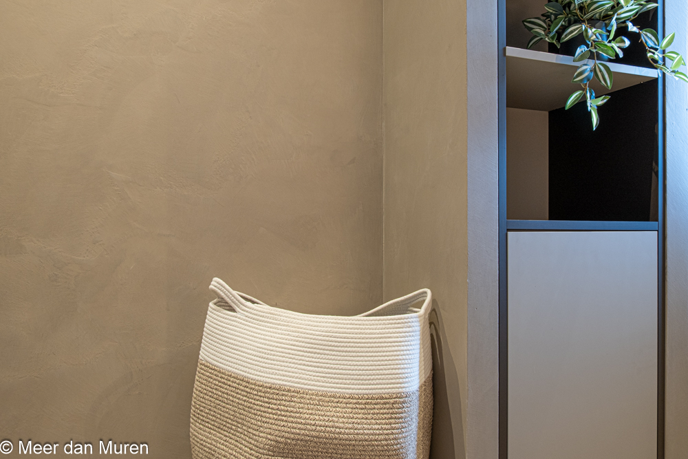 Luxe spa gevoel badkamer basebeton betoncire betonlook