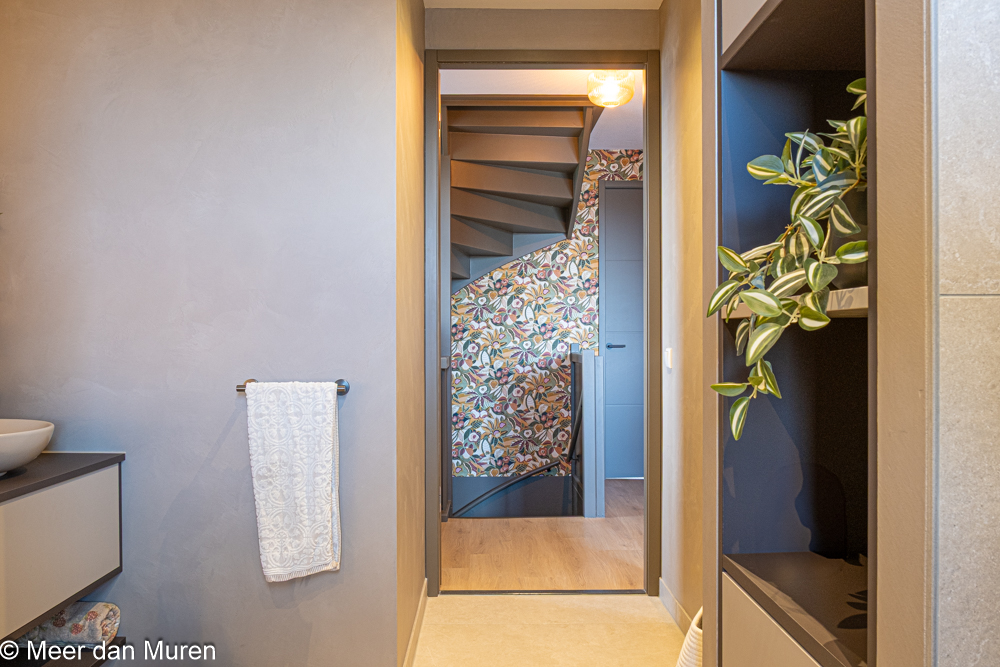 Luxe spa gevoel badkamer basebeton betoncire betonlook